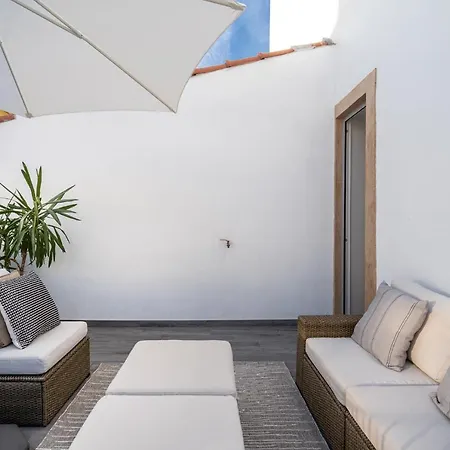 Akicity Ourique White * Lisbon