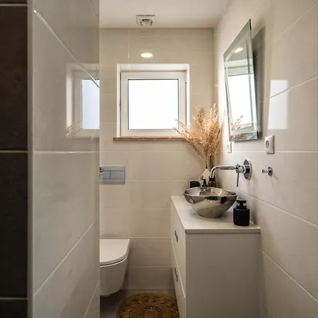 Akicity Ourique White Apartment *